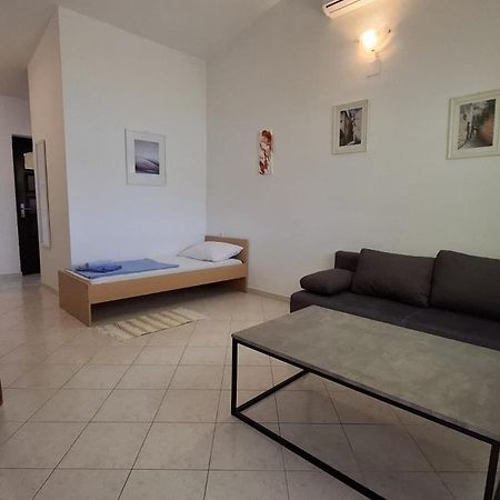Apartman Karin Donji Karin Екстер'єр фото